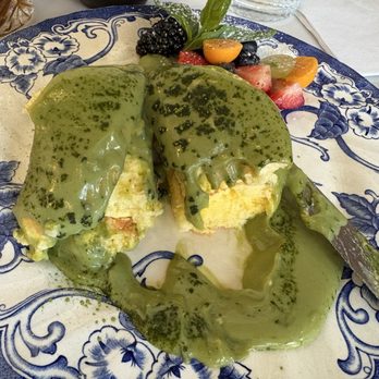 Vert Frais - $16 matcha soufflé pancakes - Cocktail Bars Near Me - Long Island City, New York Vert Frais - $16 matcha soufflé pancakes - Cocktail Bars Near Me - Long Island City, New York