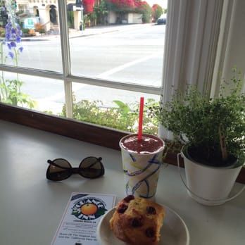 Orange Inn - Cranberry orange muffin and OI smoothie - Breakfast & Brunch Near Me - Laguna Beach, California