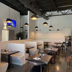Sushi Zoa - Booths and tables