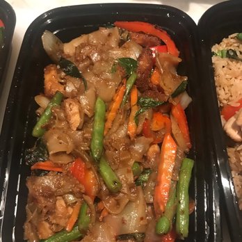 Khaophums ll - Crazy noodle crispy chicken - Thai Near Me - Exeter, New Hampshire