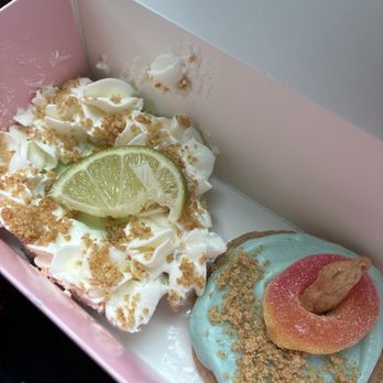 Crumbl - Baytown - Key Lime & Beach Bum Cookie - Bakeries Near Me - Baytown, Texas