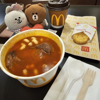 麥當勞 - Combo breakfast meal: grilled chicken with curly pasta in tomato soup with hash brown and Hot Lemon Tea. - Fast Food Near Me - Hong Kong, HK