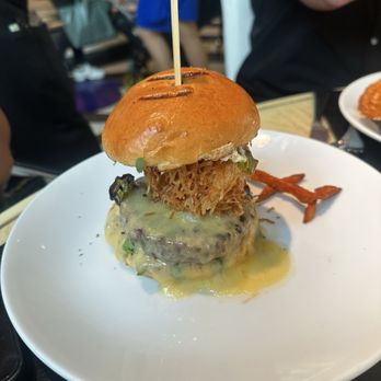 Jardin - Jardin Cheeseburger - American Near Me - Las Vegas, Nevada Jardin - Jardin Cheeseburger - American Near Me - Las Vegas, Nevada