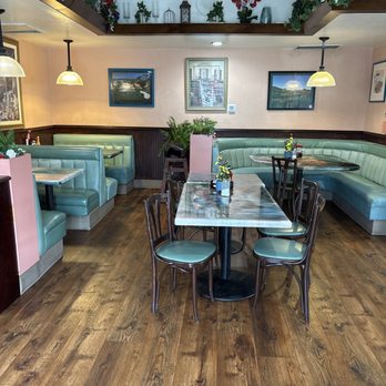 Sammy's Restaurant - Spacious dining room with complementary music. - Salad Near Me - Sacramento, California Sammy's Restaurant - Spacious dining room with complementary music. - Salad Near Me - Sacramento, California