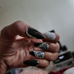 LUXX NAIL BAR