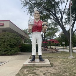 Muffler man - good photo op! Muffler man - good photo op!