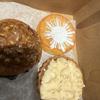 Kasama - Ube basque cake, banana cream dessert, pecan roll - Filipino Near Me - Chicago, Illinois