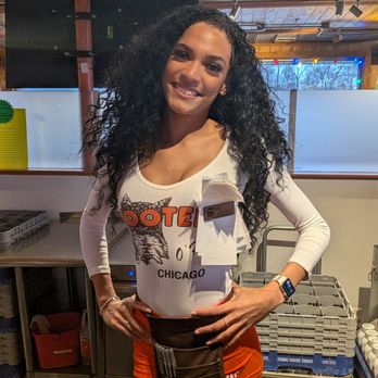 Hooters - Alexis, a great server. - American Near Me - Chicago, Illinois