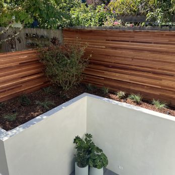 Seafield Landscaping - Back deck space / Maple - Landscaping Near Me Seafield Landscaping - Back deck space / Maple - Landscaping Near Me