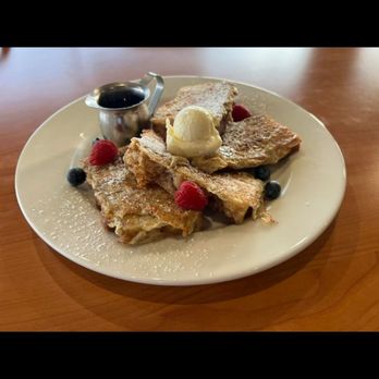 Roadrunner Restaurant and Lounge - Home made French toast with fresh made bread Daily!! Sprinkled with powdered sugar and fresh berries! yum - American Near Me - Pasco, Washington