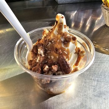 Custard King - Vanilla custard with peanut butter and nuts - Ice Cream & Frozen Yogurt Near Me - Astoria, Oregon Custard King - Vanilla custard with peanut butter and nuts - Ice Cream & Frozen Yogurt Near Me - Astoria, Oregon