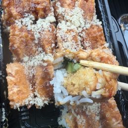 This was my second time ordering from Hachimi Sushi. I had the Tokyo Roll! The atmosphere is warm and inviting and the service is great!