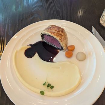 Gordon Ramsay Hell's Kitchen - Super PETITE Beef Wellington - New American Near Me - Miami, Florida
