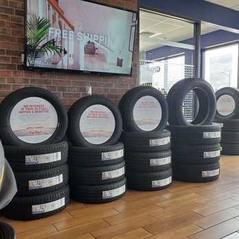 Pep Boys - Waiting Area with TV - Auto Repair Near Me - Orlando, Florida