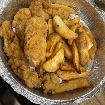 Lamppost Pizza Orange - Chicken Tenders and potatoes - Pizza Near Me - Orange, California