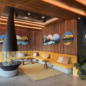 Moxy Banff - Hotels Near Me - Banff, Alberta