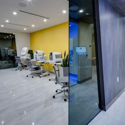 eyeXam Optometry Newport Beach - Pretest room. State of the art Zeiss equipment.