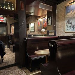 L'Antiquaire - Seating inside