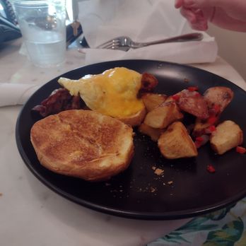 Blvd Cafe - Apple smoked bacon cheddar cheese on a brioche bun/roll w/ home-style potatoes - Cafes Near Me - Sarasota, Florida Blvd Cafe - Apple smoked bacon cheddar cheese on a brioche bun/roll w/ home-style potatoes - Cafes Near Me - Sarasota, Florida
