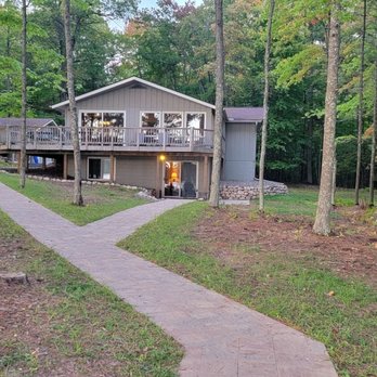 Chanticleer Inn - 3 bedroom,  2 full bath Hudson House - Resorts Near Me - Eagle River, Wisconsin