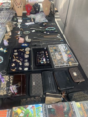 El Rematito Flea Market by null