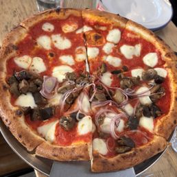 1/2 Margherita and 1/2 eggplant and onions - the toppings taste better 1/2 Margherita and 1/2 eggplant and onions - the toppings taste better