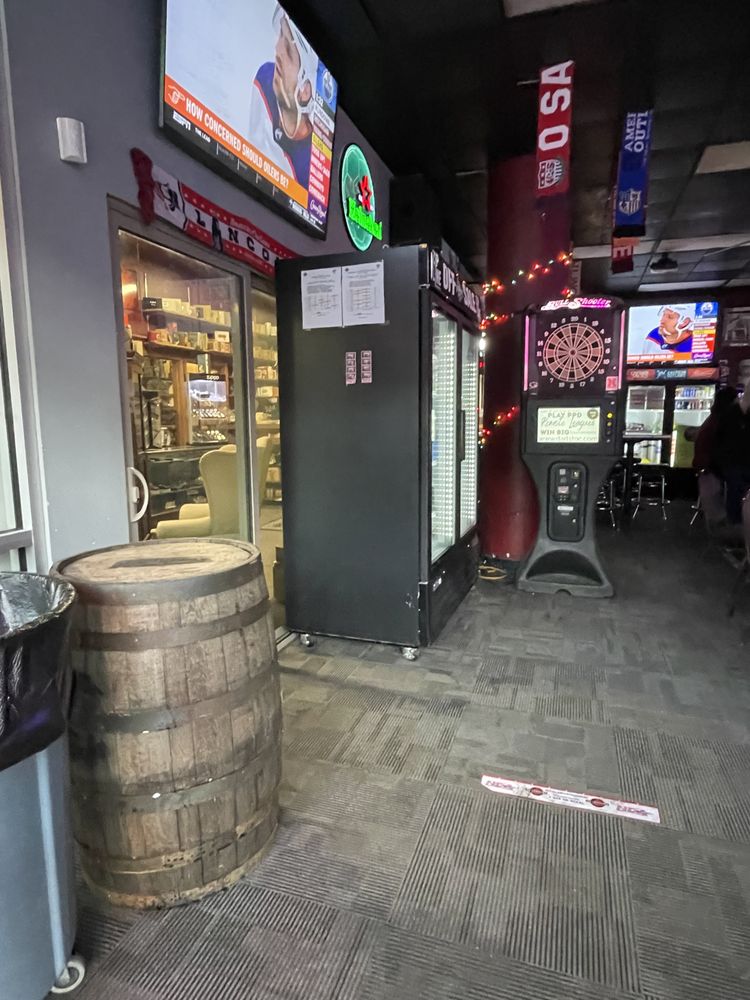 CAPTAIN JACK’S BAR Updated October 2024 140 N 12th St, Lincoln