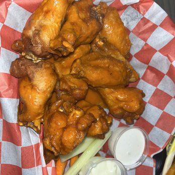 The Thirsty Turtle - Six Wings & Fries plus 5extra - Sports Bars Near Me - Antioch, Tennessee