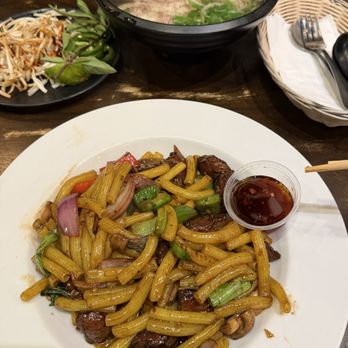OMELI Kitchen - Pho Brisket, Nui Xao Bo (Macaroni Filet Mignon Beef) - Vietnamese Near Me - Fullerton, California