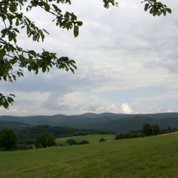Verkehrsverein Nürburg - In der Talsenke liegt Quiddelbach