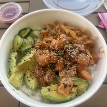 Hinoki Poke - Build your own bowl: white rice, salmon, avocado, cucumber, wanton strips, spicy crab, spicy mayo, teriyaki sauce and sesame seeds. SO YUM! - Poke Near Me - Reno, Nevada