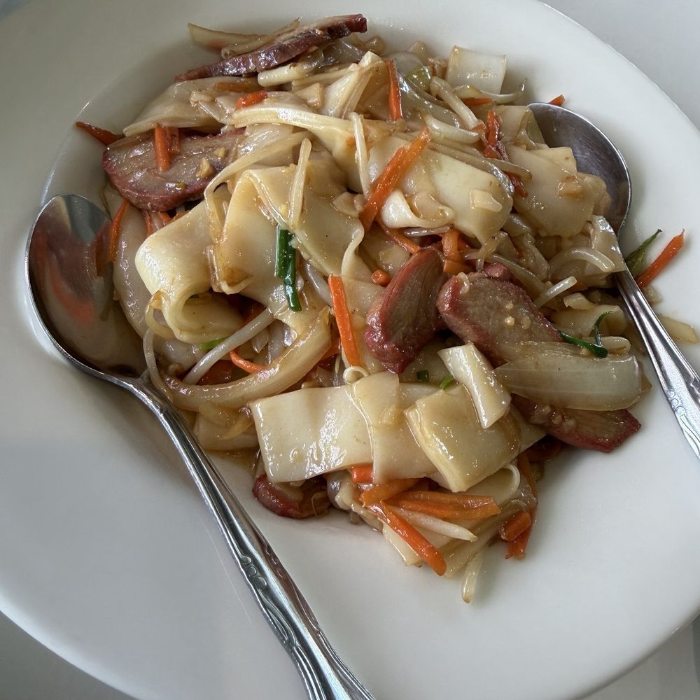 Four Streams Kitchen - Pork chow fun - Szechuan Near Me - Aptos, California Four Streams Kitchen - Pork chow fun - Szechuan Near Me - Aptos, California