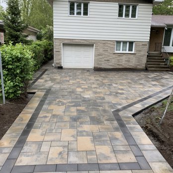 TR Métropole - a paver patio with a paver walkway - Landscaping Near Me - Laval , Quebec TR Métropole - a paver patio with a paver walkway - Landscaping Near Me - Laval , Quebec