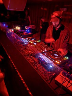 Jolene Sound Room by null