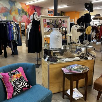 Re-Couture Boutique - Bat and seating area - Used, Vintage & Consignment Near Me - Bozeman, Montana Re-Couture Boutique - Bat and seating area - Used, Vintage & Consignment Near Me - Bozeman, Montana