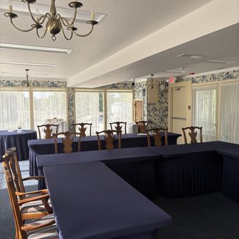 Strawtown Inn & Events - Hotels Near Me - Pella, Iowa Strawtown Inn & Events - Hotels Near Me - Pella, Iowa