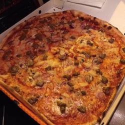 Pizza Pancetta Briskeby - Stor nr. 19 med ananas (som tilvalg). Få steder i byen serverer 0,18 kvadratmeter pizza. Min favoritt!