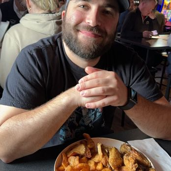 Scuba's Pourhouse - Monday is wing special $12 ! - Pubs Near Me - Appleton, Wisconsin