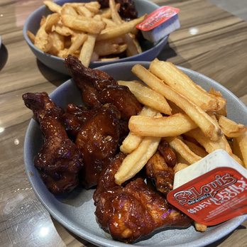 St. Louis Bar & Grill - Korean bbq flavour was pretty good - Sports Bars Near Me - Thornhill, Ontario St. Louis Bar & Grill - Korean bbq flavour was pretty good - Sports Bars Near Me - Thornhill, Ontario
