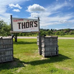 a sign for thor's apple farm
