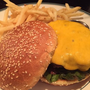 Daily Grill - The cheeseburger with fries - American Near Me - Houston, Texas