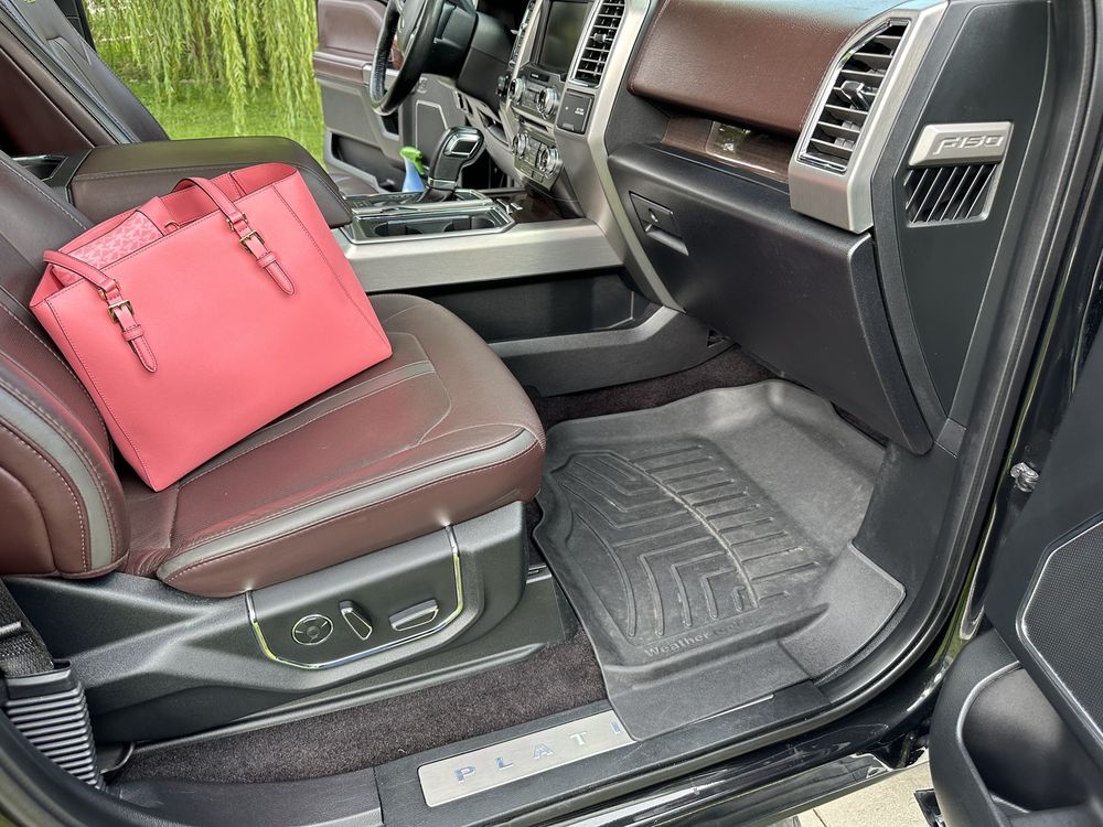 DIVINE SHINE Updated April 2024 17 Photos 2801 Broadway St