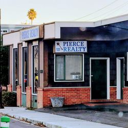 Pierce Charles Rl Est Pierce Realty - Storefront