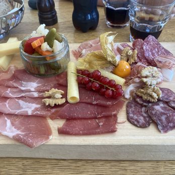 Schilthorn - Schithorn Platter - Swiss Food Near Me Schilthorn - Schithorn Platter - Swiss Food Near Me