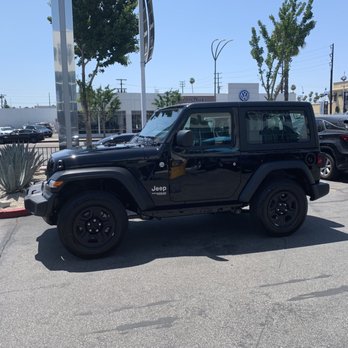 Van Nuys CDJR - Car Dealers Near Me - Van Nuys, California