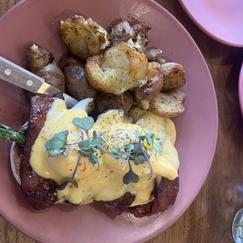 Berkeley Social Club - Blackstone Benedict - Breakfast & Brunch Near Me - Berkeley, California Berkeley Social Club - Blackstone Benedict - Breakfast & Brunch Near Me - Berkeley, California