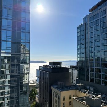 Fog Room - Fabulous view - Cocktail Bars Near Me - Seattle, Washington