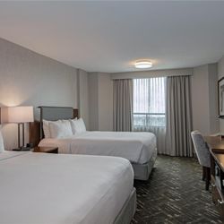 DoubleTree by Hilton Hotel West Edmonton - Guest room