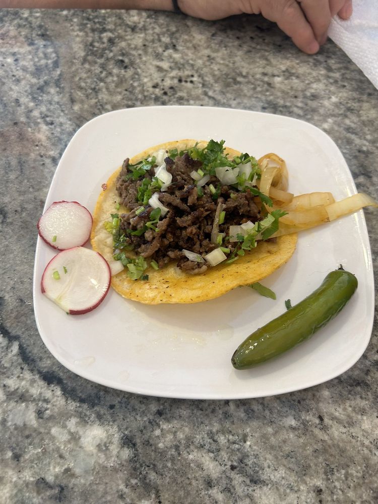Juancito’s Tacos Logo