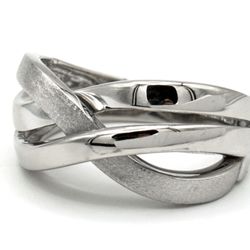 Express Pawn - White gold ladies Band. Available at www.expresspawn.com